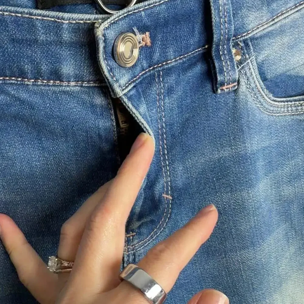 White House Black Market Girlfriend Jean Size 2 Blue Distressed Fading Women’s